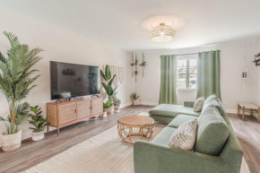 10 Mins to Beach - 2BR Private Pool + Spa + Grill